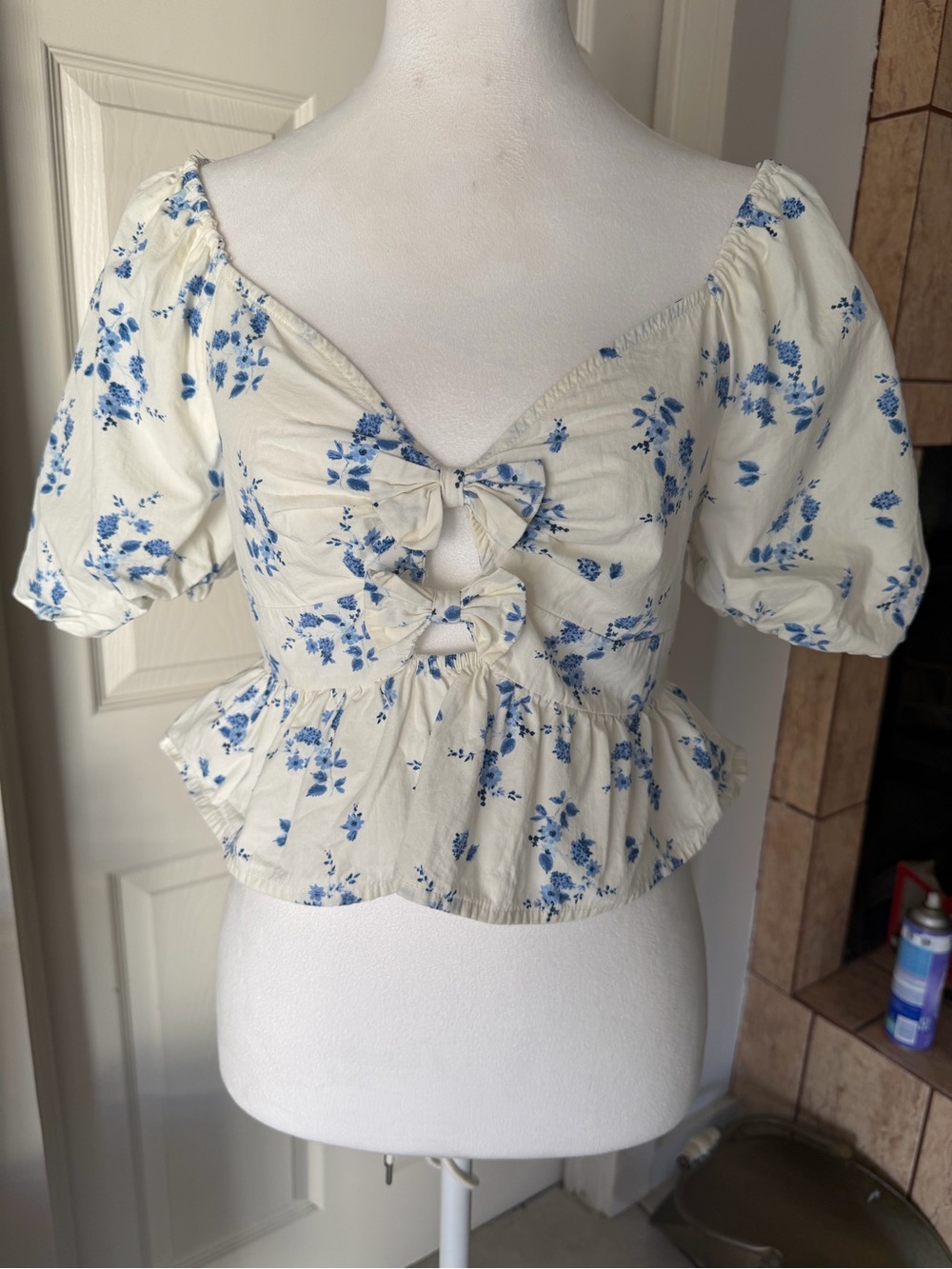 Band of the Free Blue White Floral Bow Peplum Top M Puff Sleeve Cotton